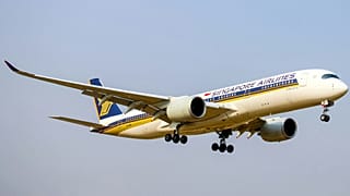 Cerca de 20 passageiros ficaram feridos, tendo alguns deles recebido os primeiros socorros para ferimentos na cabeça. 