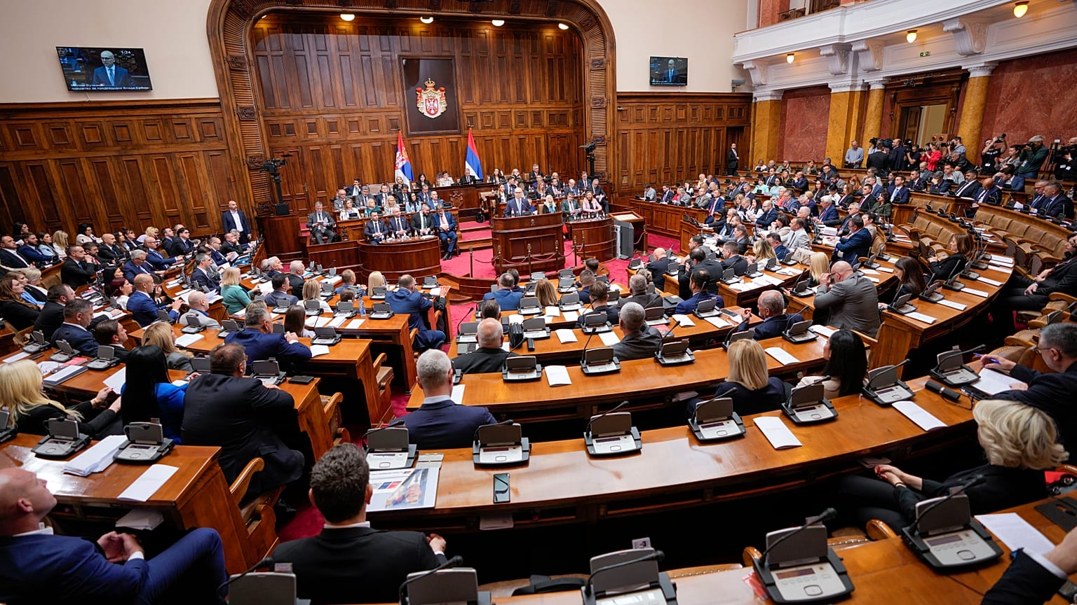 El primer ministro designado de Serbia, Milos Vucevic, en el Parlamento.