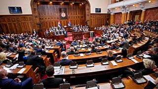 El primer ministro designado de Serbia, Milos Vucevic, en el Parlamento.
