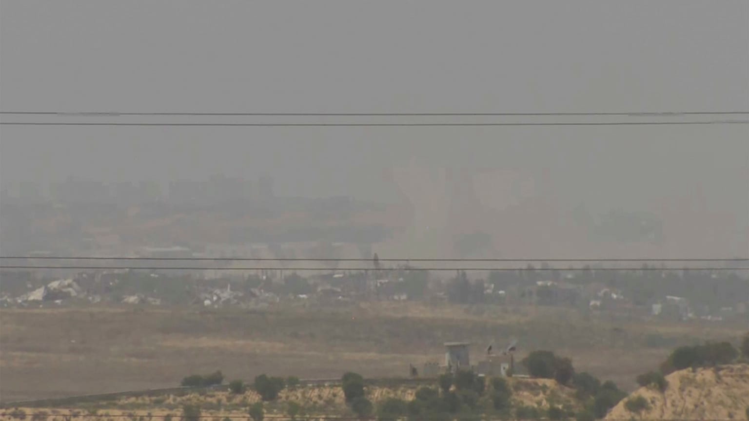 Vue sur le nord de Gaza diffusée en direct par AP jusqu'à la confiscation de son matériel. 