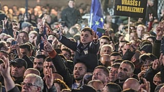 تظاهرات در برابر ساختمان شهرداری تیرانا