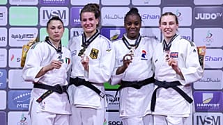 Anna-Maria-Wagner (2. v. l.) gewinnt WM-Gold
