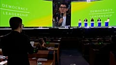 Erstwähler bei der Debatte der Spitzenkandidaten in Brüssel.