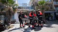 Bild der Rettungsdienste im eingestürzten Gebäude.