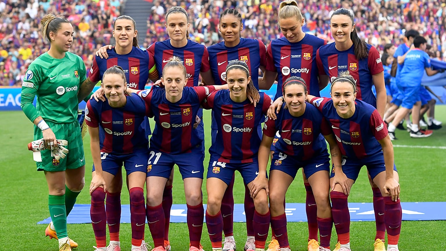  فريق برشلونة قبل المباراة النهائية لدوري أبطال أوروبا لكرة القدم للسيدات بين نادي برشلونة وأولمبيك ليون في ملعب سان ماميس في بلباو، إسبانيا،  25 مايو 2024