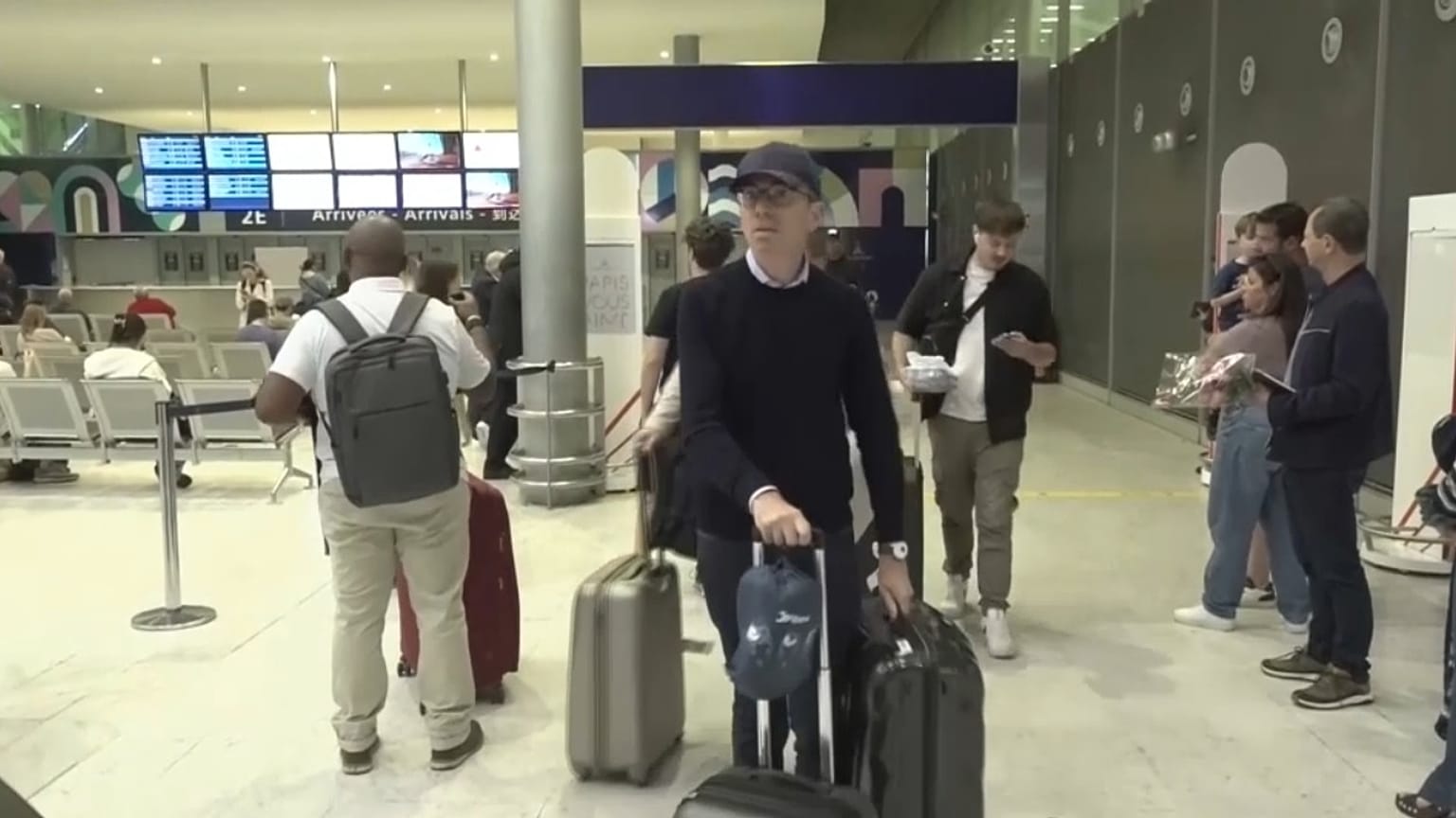 Los turistas llegan a Francia. Vídeo de AP