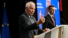 Der Hohe Vertreter der EU für Auswärtige Angelegenheiten, Josep Borrell, spricht zu Reportern nach einem Rat für Auswärtige Angelegenheiten, 27. Mai 2024