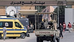 Ägyptische Soldaten patrouillieren am Rafah-Grenzübergang, 23. März 2024. (AP Photo/Amr Nabil)