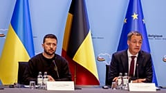 Ukrayna Devlet Başkanı Vladimir Zelenskiy (sol), Belçika Başbakanı Alexander De Croo