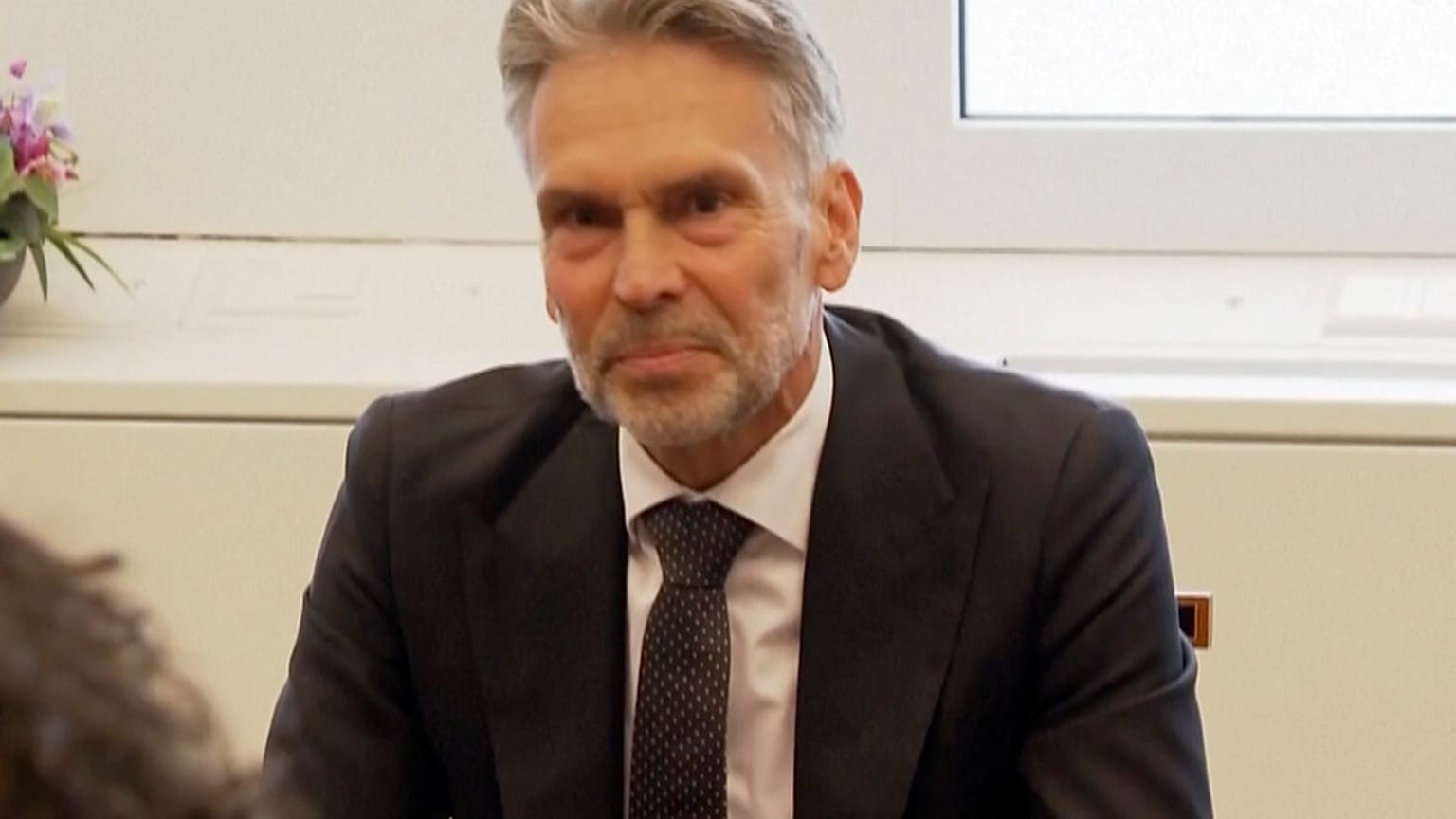 O Ντικ Σχοφ, πρώην επικεφαλής της υπηρεσίας πληροφοριών της Ολλανδίας και υποψήφιος πρωθυπουργός