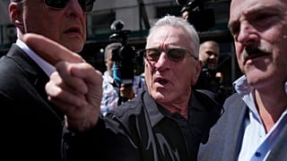 Robert De Niro a las puertas del juicio de Trump en Nueva York.