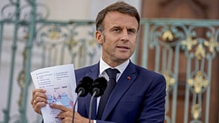 A francia elnök németországi sajtótájékoztatóján