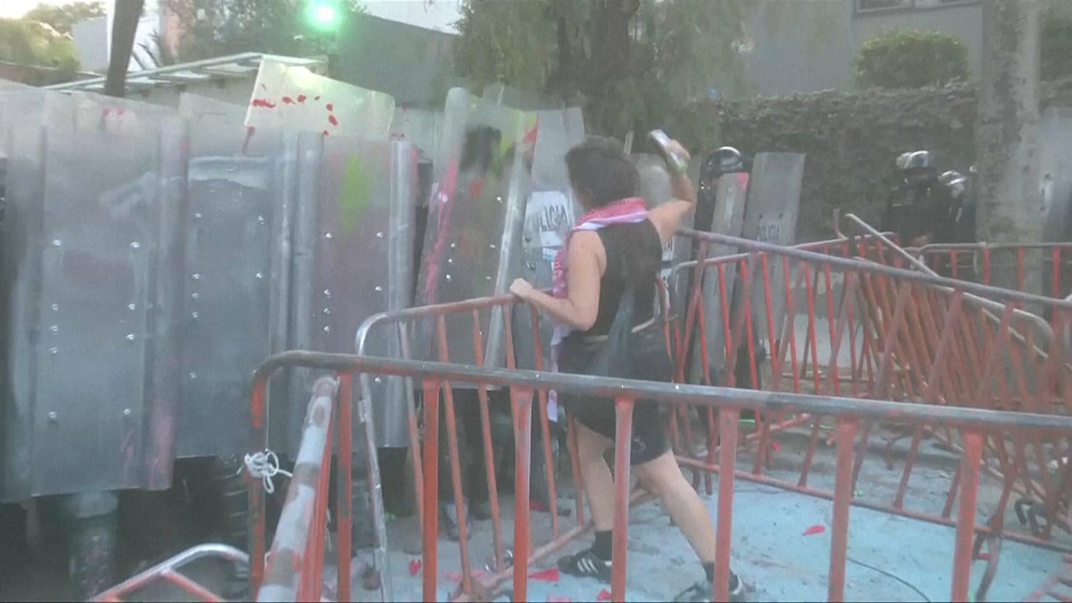Bei gewalttätigen Auseinandersetzungen bei pro-palästinensischen Protesten in Mexiko Stadt wurden sechs Polizeibeamte verletzt.