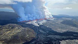 Извержение вулкана на полуострове Рейкьянес в Исландии, 29 мая 2024