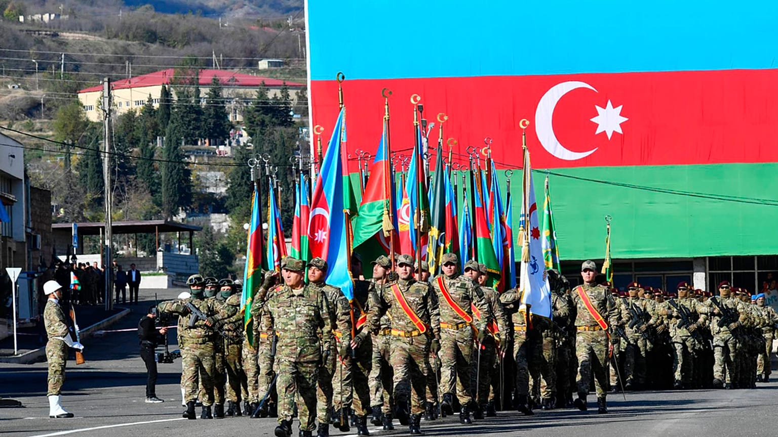 Aliyev: Dağlık Karabağ'da yeniden yerleştirme eylülde başlayacak