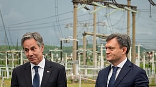 Antony Blinken en compagnie du Premier ministre moldave, Dorin Recean, le 29 mai 2024.
