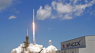 Illusztráció: a Space-X rakétájával tervezik felbocsátani a japán műholdat