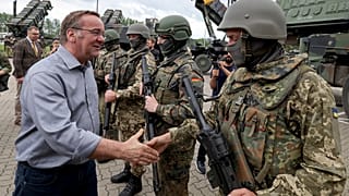 El ministro de Defensa alemán, Boris Pistorius, visita el Grupo 21 de Misiles de Defensa Aérea en el estado alemán de Mecklemburgo-Pomerania Occidental, el 29 de mayo de 2024.