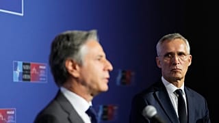 Le secrétaire d'État américain Antony Blinken, à gauche, et le secrétaire général de l'OTAN Jens Stoltenberg s'adressent aux médias à Prague, le vendredi 31 mai 2024.