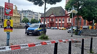 Almanya'nın Mannheim kentinde gerçekleştirilen bıçaklı saldırı sonrası, bölge kordon altına alındı