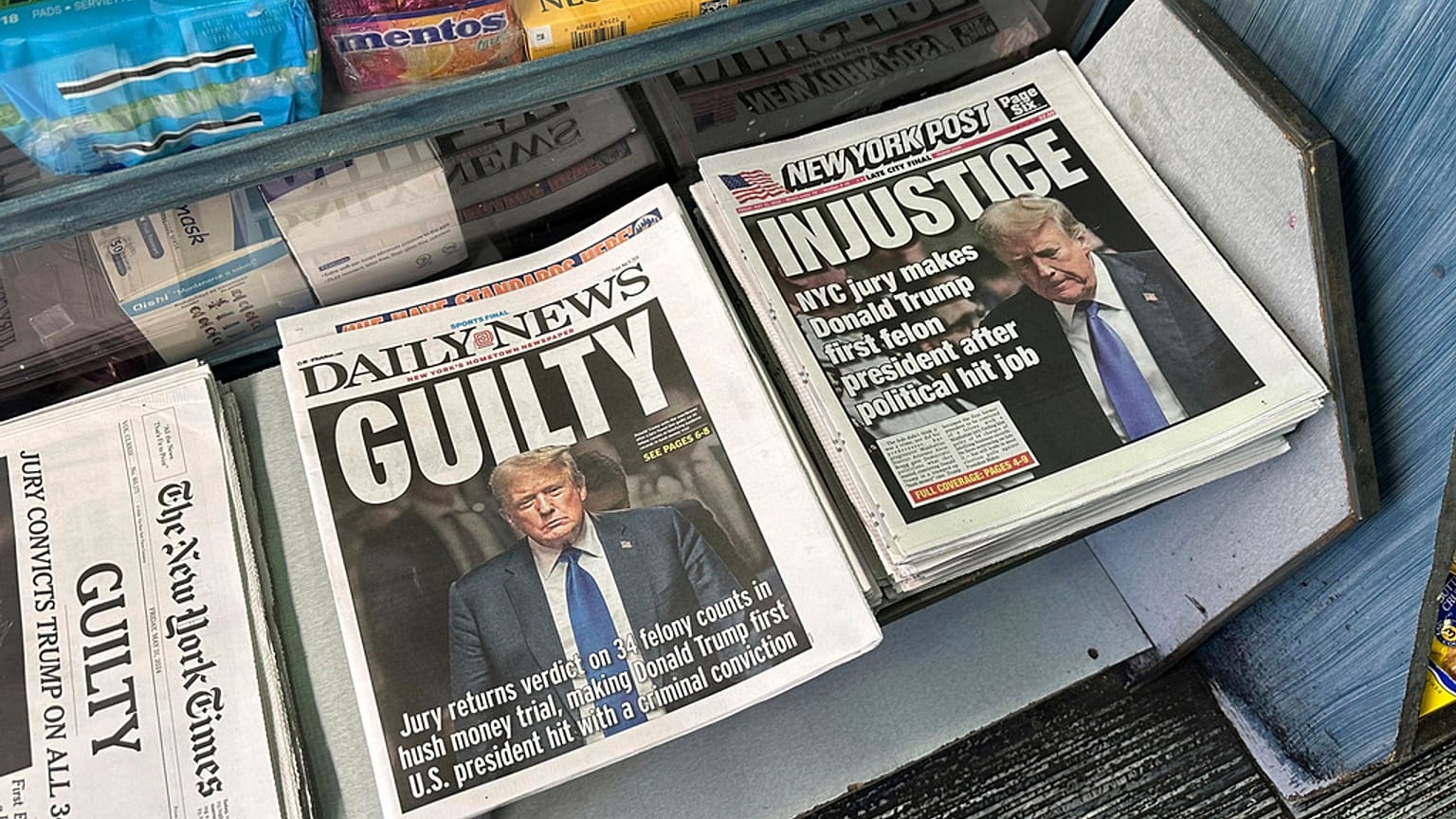 Los periódicos hablan de la condena penal de Donald Trump.