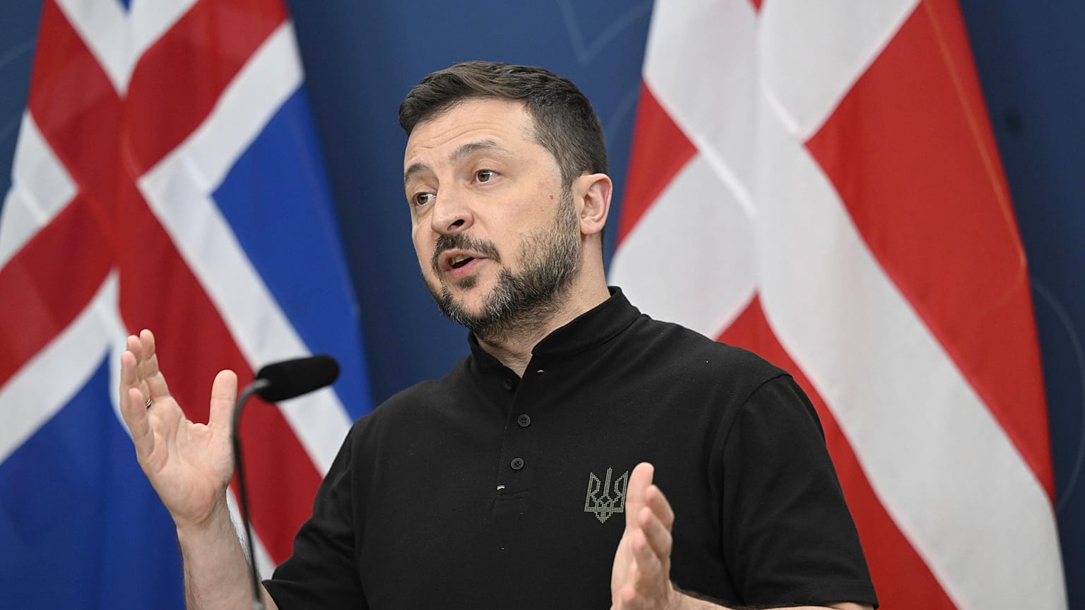 Il presidente ucraino Volodymyr Zelenskyy parla durante la conferenza stampa al vertice nordico di Stoccolma, 31 maggio 2024