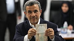 محمود احمدی نژاد در انتخابات ریاست جمهوری ایران ثبت نام کرد