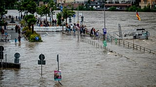 A Neckar folyó kitör a partjainál Heidelbergben, 2024. június 2.