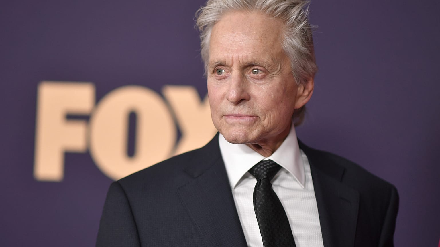 Michael Douglas sugiere que se ha "lavado el cerebro" a los manifestantes antiisraelíes durante su visita solidaria a Israel 