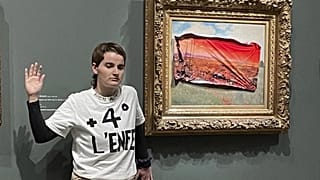 El activista de Riposte Alimentaire llevaba una camiseta con el lema "+4° - infierno"