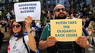 Акция протеста оппозиции против законопроекта об "иностранном влиянии" у здания парламента в Тбилиси, 28 мая 2024 г.