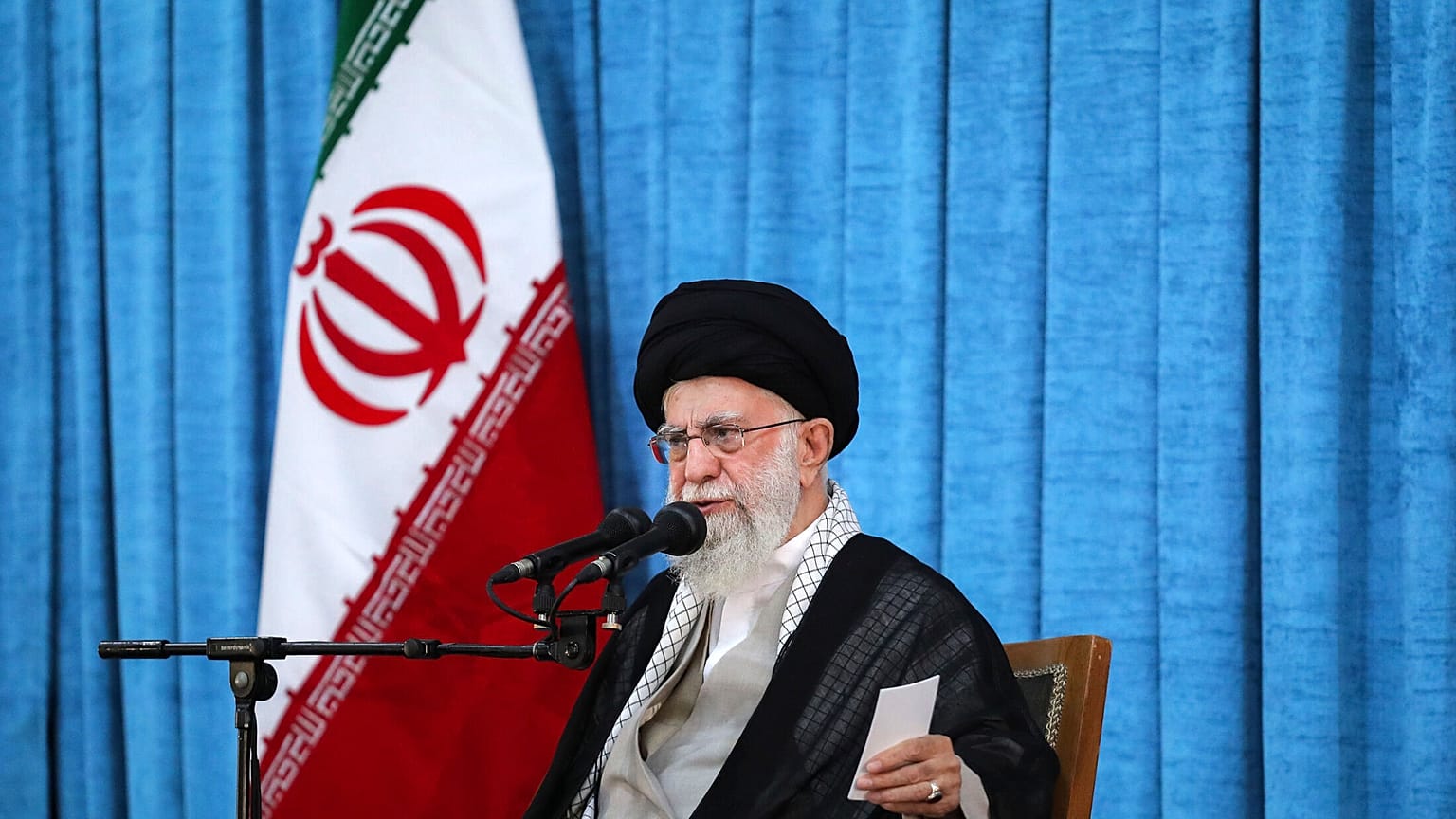 المرشد الأعلى آية الله علي خامنئي يتحدث خلال مراسم إحياء الذكرى الخامسة والثلاثين لزعيم البلاد الراحل آية الله الخميني في ضريحه في طهران، إيران، الاثنين، 3 يونيو. 2024.