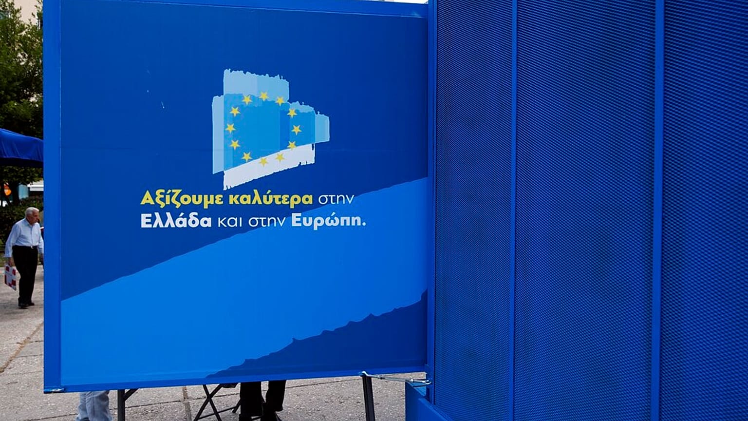 En un quiosco electoral del partido Nueva Democracia en Atenas, el viernes 24 de mayo de 2019, se puede leer: "Merecemos algo mejor en Grecia y Europa".