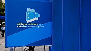 En un quiosco electoral del partido Nueva Democracia en Atenas, el viernes 24 de mayo de 2019, se puede leer: "Merecemos algo mejor en Grecia y Europa".