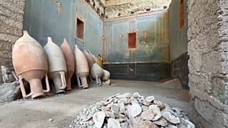 Bei jüngsten Ausgrabungen in der vor 2000 Jahren vom Vesuv verschütteten antiken Stadt Pompeji ist ein Raum mit blau gestrichenen Wänden freigelegt worden. 