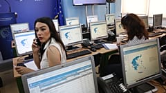 Δημοσιογράφοι προσέρχονται στην αίθουσα συλλογής και μετάδοσης των αποτελεσμάτων των Ευρωεκλογών 2024, κατά τη διάρκεια ημερίδας ενημέρωσης στο υπουργείο Εσωτερικών