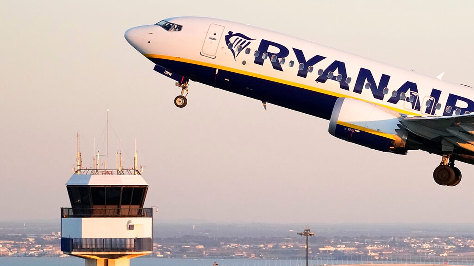 Η Ryanair θα επιστρέφει στους χρήστες τα τέλη check-in στο αεροδρόμιο