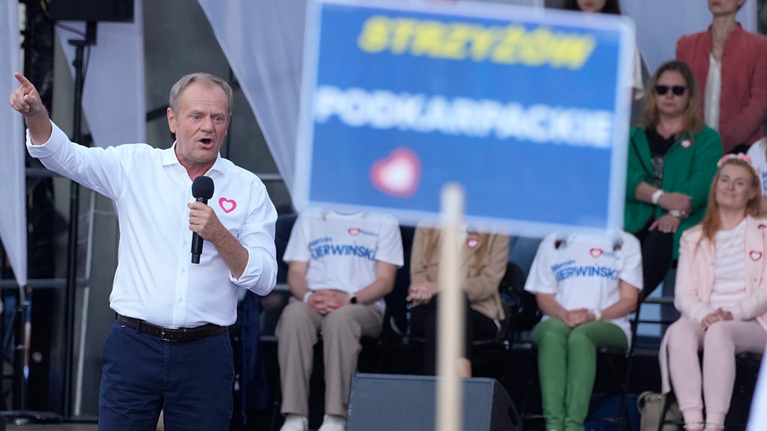 Milhares de apoiantes de Donald Tusk reuném-se em Varsóvia antes das europeias