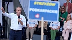 Milhares de apoiantes de Donald Tusk reuném-se em Varsóvia antes das europeias