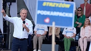 Milhares de apoiantes de Donald Tusk reuném-se em Varsóvia antes das europeias
