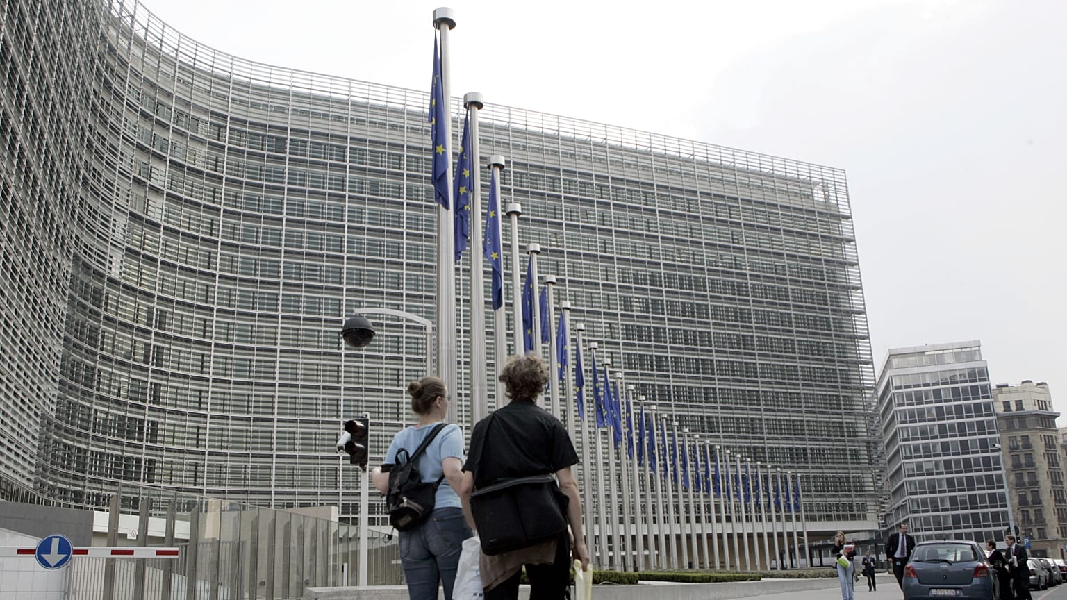 Τον Απρίλιο, η Επιτροπή χρησιμοποίησε για πρώτη φορά νέες εξουσίες βάσει του λεγόμενου κανονισμού για τις ξένες επιδοτήσεις (FSR).