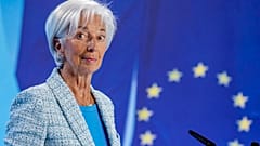 Die Präsidentin der Europäischen Zentralbank Christine Lagarde nimmt an einer Pressekonferenz nach einer Sitzung des EZB-Rates in Frankfurt teil