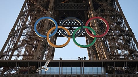 Aros olímpicos en la Torre Eiffel