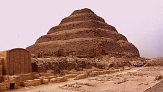  گورستان سقاره در مجاورت هرم پلکانی جوزر مصر