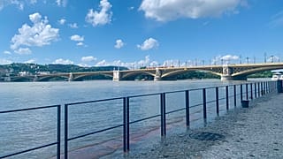 A Margit-híd a pesti alsó rakpart felől nézve - Budapest, 2024. 06.07.