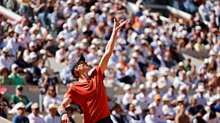 Jannik Sinner batte Carlos Alcaraz nella semifinale di Roland Garros 