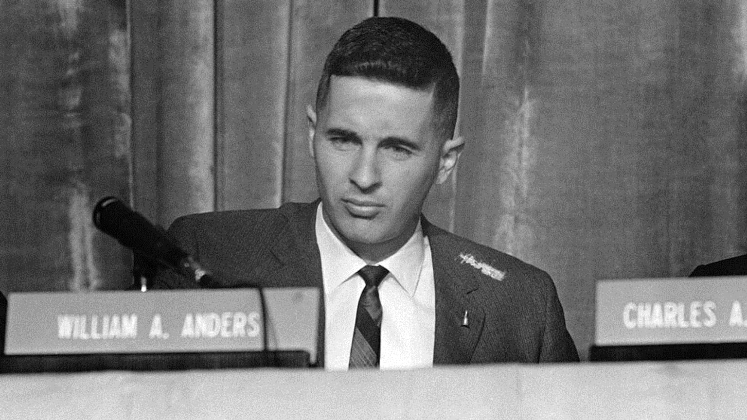 William A. Anders az amerikai légierő századosa Houstonban 1963. október 18-án.
