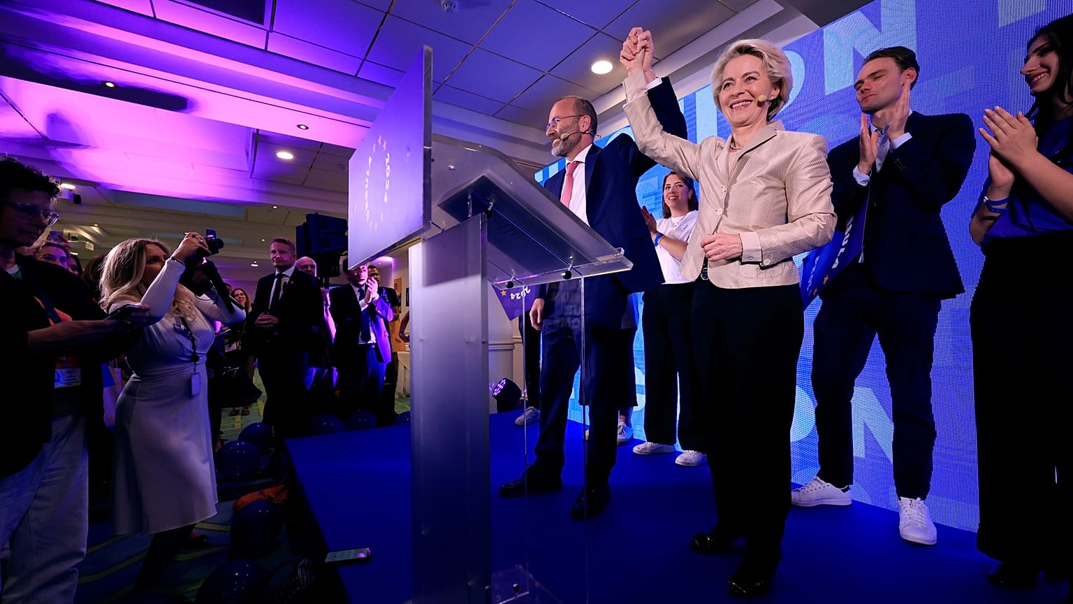 La présidente de la Commission européenne, Ursula von der Leyen au siège du PPE à Bruxelles, Belgique, dimanche 9 juin 2024.