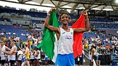 L'atleta italiano Yemaneberhan Crippa dopo la vittoria nella mezza maratona, 9 giugno 2024