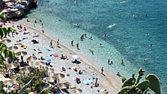 Οι υψηλές θερμοκρασίες αποτέλεσαν πόλο έλξης για τους ψηφοφόρους